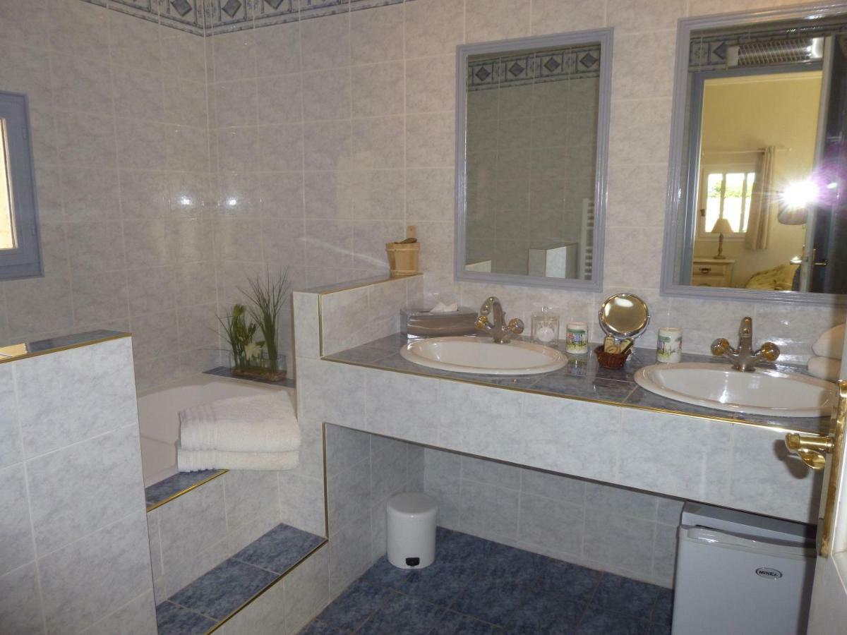 Les Chambres Des Taillades Les Taillades Bagian luar foto